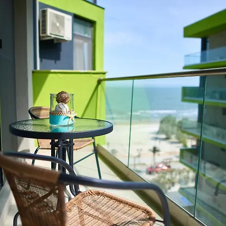 Sunny Alezzi Beach דירה Năvodari
